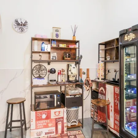 Phoenix Station Oda ve Kahvaltı Napoli