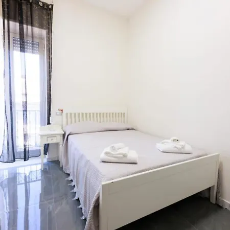 Phoenix Station לינה וארוחת בוקר